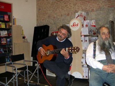 Luna traversa a Bologna Libreria Mondadori via d'Azeglio